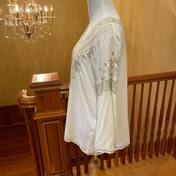 Beautiful Flowy Boho top size small - Picture 2 of 10